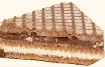 Wafer triangular com recheio de creme e noz